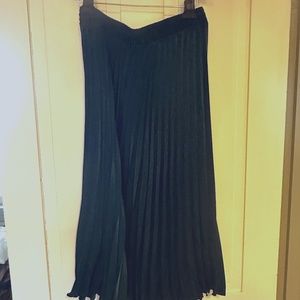 Pleated forrest green, silk skirt, size 8